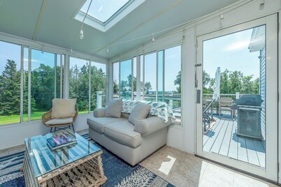 Beautifully renovated 4BR, 2BA pet friendly home with ocean views and access