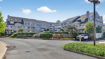 Condo, 2 Bedrooms | Exterior