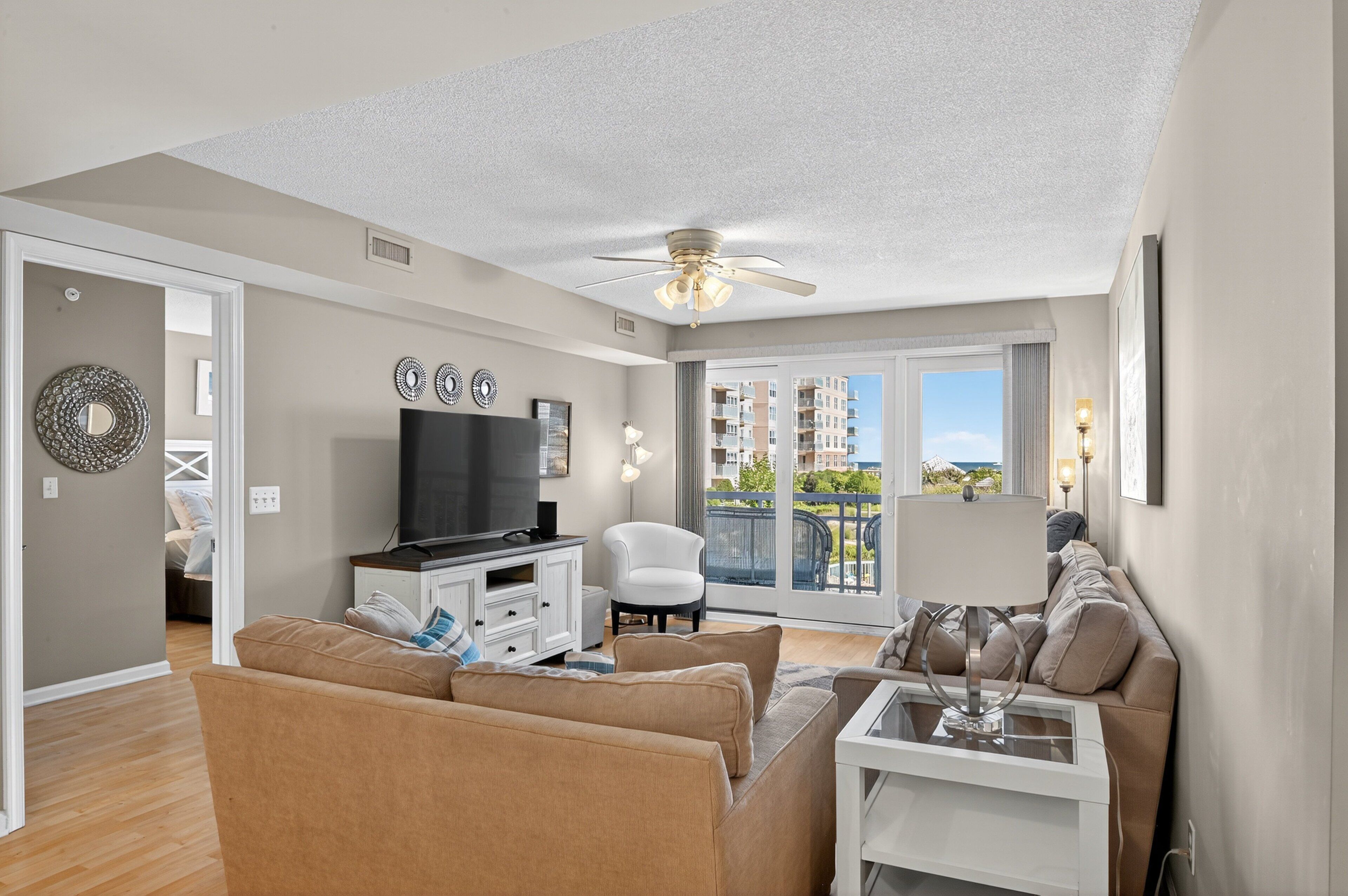 Condo, 2 quartos | Área de estar | Smart TV, serviços de streaming