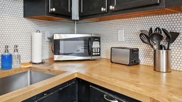 小屋, 2 间卧室 | 私人厨房 | 冰箱、烤箱、茶具/咖啡用具、烤面包机