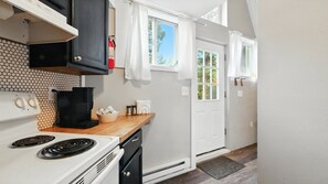 Cabin, 2 Bedrooms | Private kitchen | Fridge, oven, coffee/tea maker, toaster - Charming Cabin W/ Scenic Views Near Uc Health 2 Bedroom Cabin (Divide)