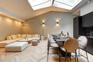 Living area - Elegant Apartment With AC - 3br/10p- Le Marais (Paris)
