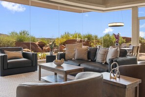 House, 4 Bedrooms | Living area