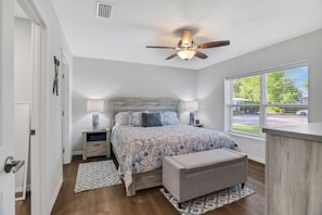 3 bedrooms, iron/ironing board, WiFi, bed sheets