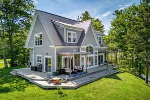 Exterior - Creek House - Large oceanfront Home minutes from Lunenburg & Mahone Bay. (Lunenburg)