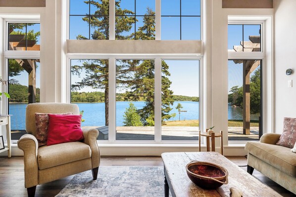 Smart TV, fireplace, books, stereo - Creek House - Large oceanfront Home minutes from Lunenburg & Mahone Bay. (Lunenburg)