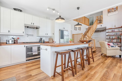 Creek House - Large oceanfront Home minutes from Lunenburg & Mahone Bay.