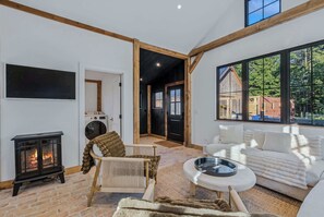 Fernseher, Kamin, Arbeitsbereiche