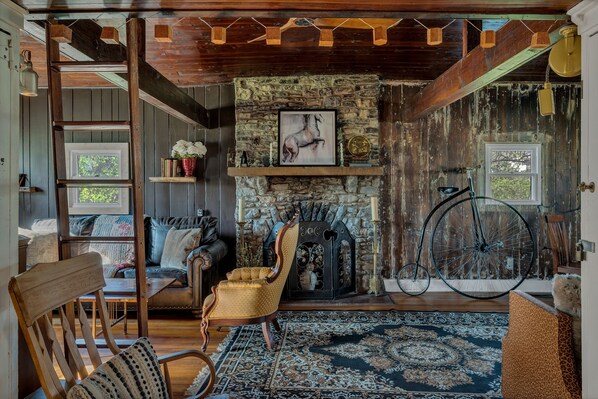 Interior - The Whiskey River Lodge (Madison)