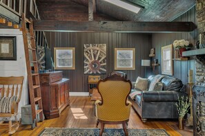 Interior - The Whiskey River Lodge (Madison)
