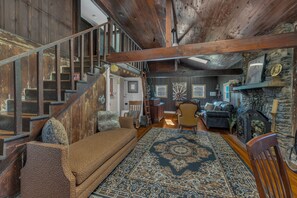 Smart TV - The Whiskey River Lodge (Madison)