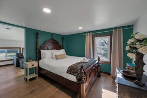 10 bedrooms, iron/ironing board, free WiFi, bed sheets