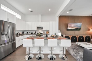 電子レンジ、オーブン、コンロ、食器洗い機