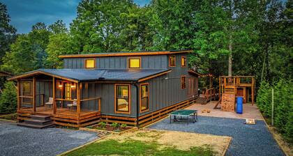 Bear Snores On • Creekside Luxury + Hot Tub