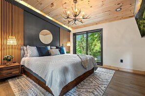 4 slaapkamers, een strijkplank/strijkijzer, reisbedje, wifi