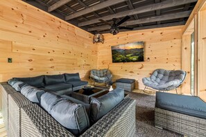 テレビ、暖炉、書斎 / ワークスペース