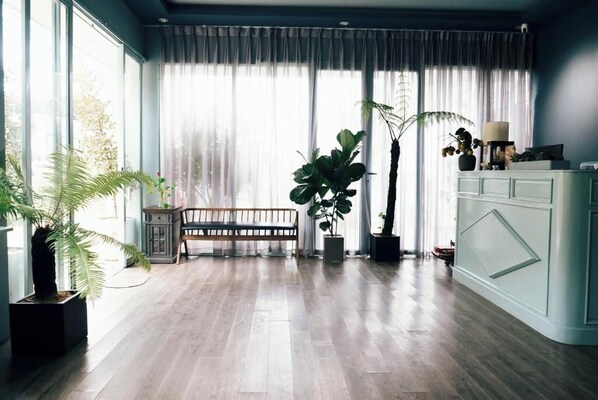 小型套房 | 办公桌、免费 WiFi