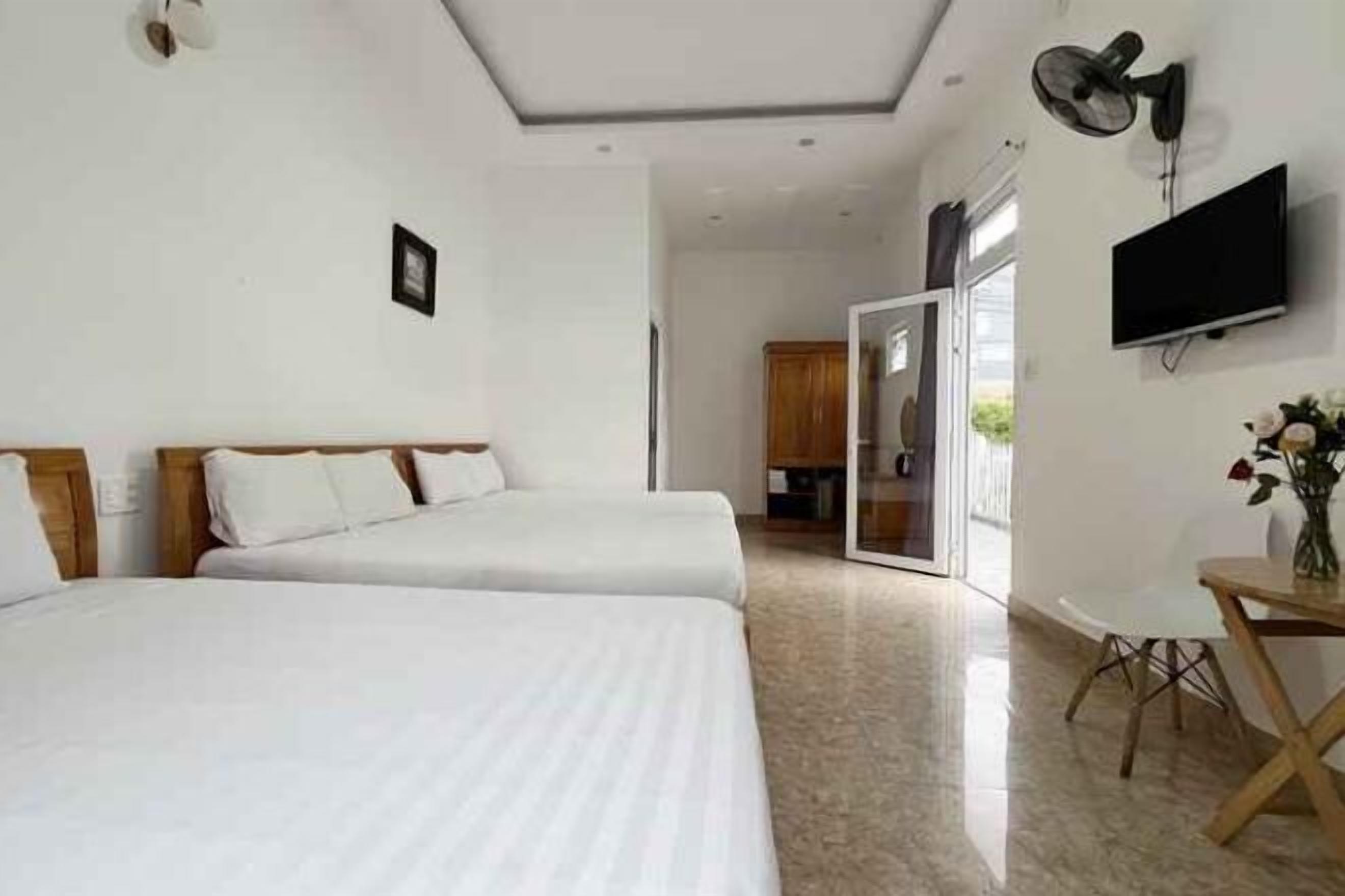 办公桌、免费 WiFi