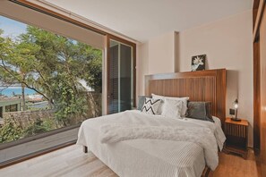 2 bedrooms, iron/ironing board, bed sheets