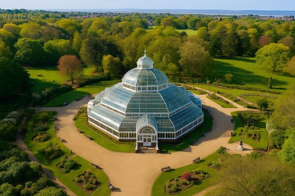 Exterior - Cosy City Apt For 6 - Near Bars, Dining & Train (Merseyside)