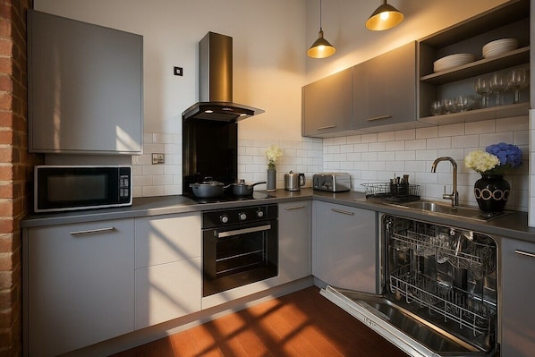 Refrigerador, microondas, horno, placa de cocina