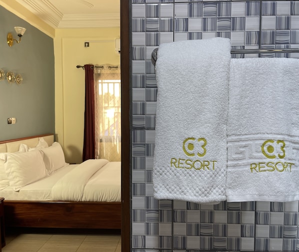 Senior Suite, City View | Premium bedding, memory foam beds, laptop workspace, blackout drapes