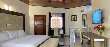 舒適單棟小屋 | 高級寢具、記憶棉床墊、手提電腦工作空間、遮光窗簾/窗簾