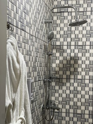 Senior Suite, City View | Bathroom
