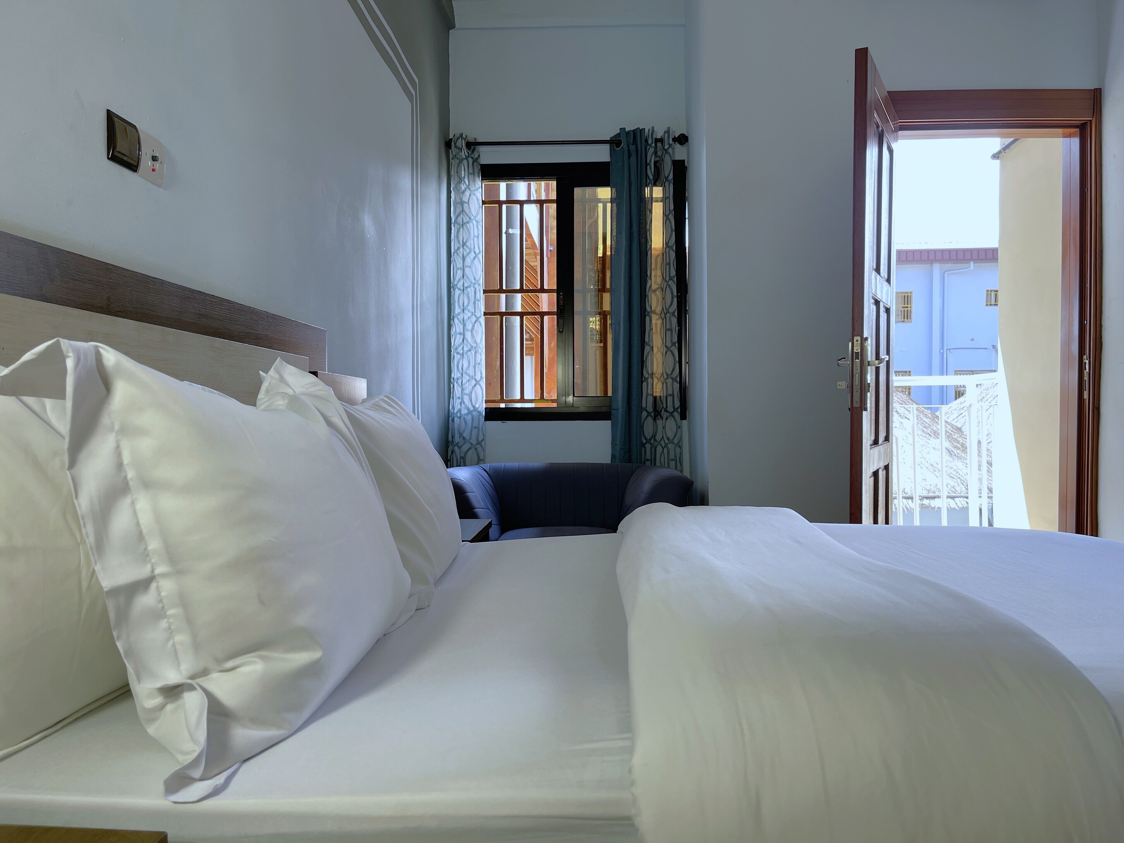 Dobbeltrom – comfort, balkong, byutsikt | Sengetøy av topp kvalitet og memory foam-senger