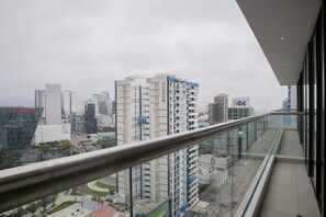 Apartment - Incredible 2BR With Balcony in San Isidro (Lima)