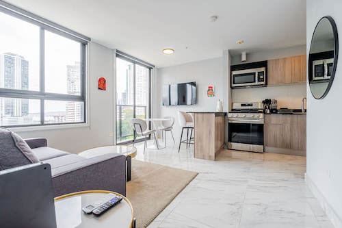 w Situated 1BR w Beautiful View in Calle 50