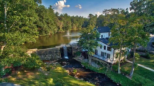 Stone Studio | Lakefront + Pool Access