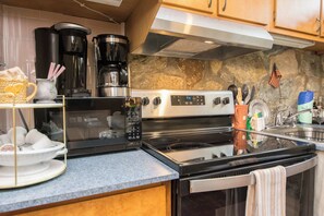 冰箱、微波炉、烤箱、炉灶