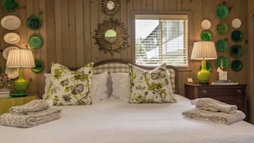 Iron/ironing board, travel crib, WiFi, bed sheets