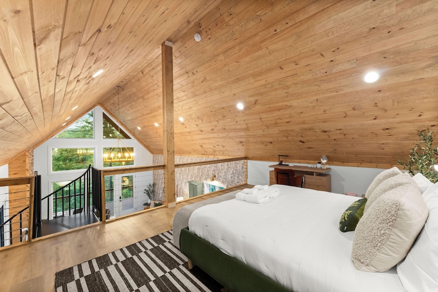 The Hightower Cabin | 37 Acres | Hot Tub | 2 Kings | Pickleball | Mountain Views | <30 Minutes To Helen | Book Multiple Cabins For Larger Groups - Dahlonega, GA
