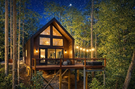 Exterior. The Hightower Cabin at Pine Valley Cabins - Luxury Mountain Cabin- Mountain Views - Pickleball - Hot Tub - King Beds < 30 Minutes to Helen