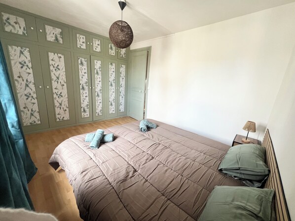 3 bedrooms, iron/ironing board, travel cot, free WiFi
