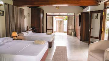 Chalet, Patio, Lake View | Soundproofing, iron/ironing board, free WiFi