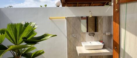 Chalet, Balcony, Lake View | Bathroom