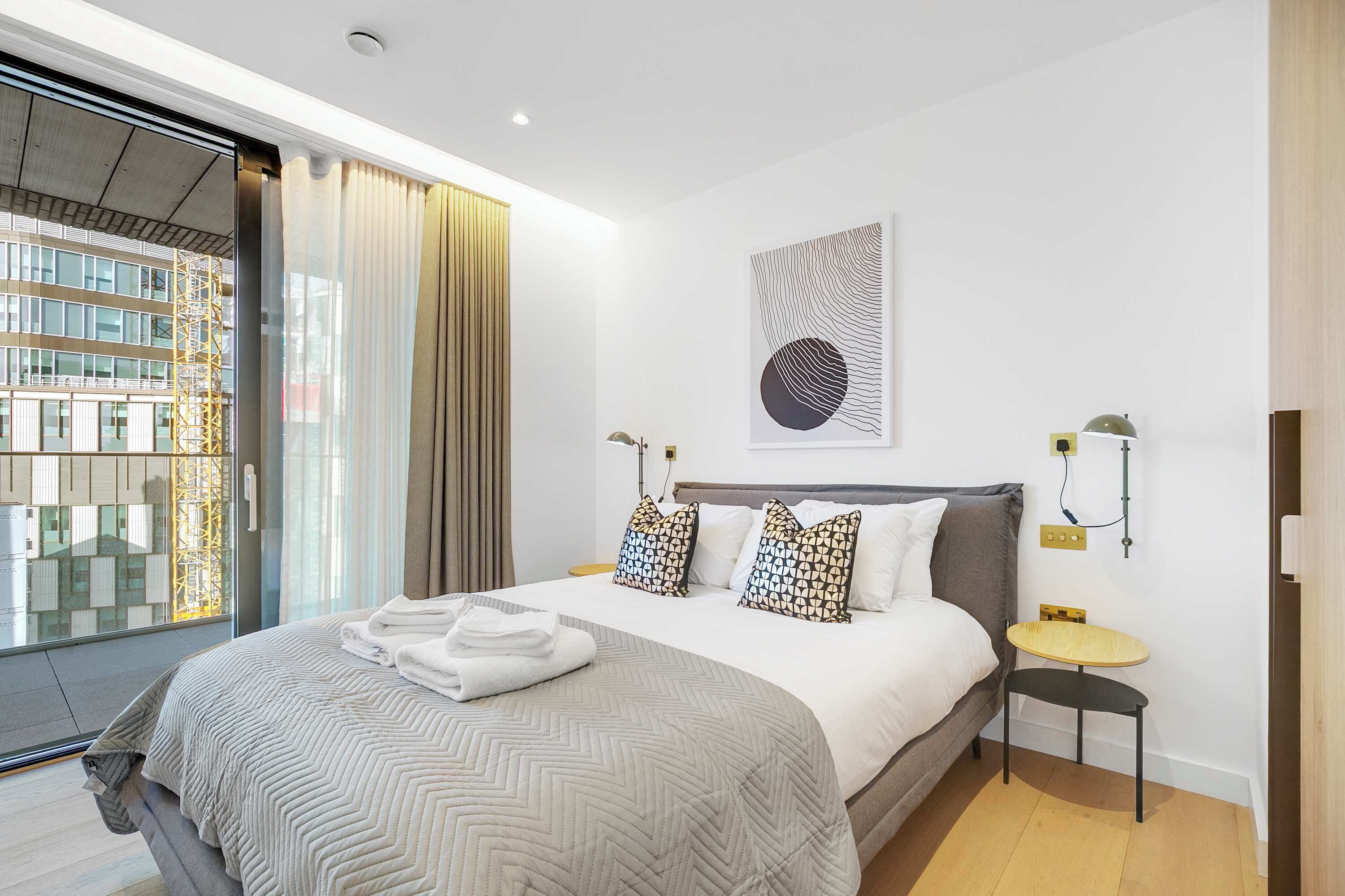 2 soveværelser, skrivebord, strygejern/strygebræt, weekendseng