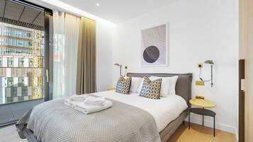 2 soveværelser, skrivebord, strygejern/strygebræt, weekendseng