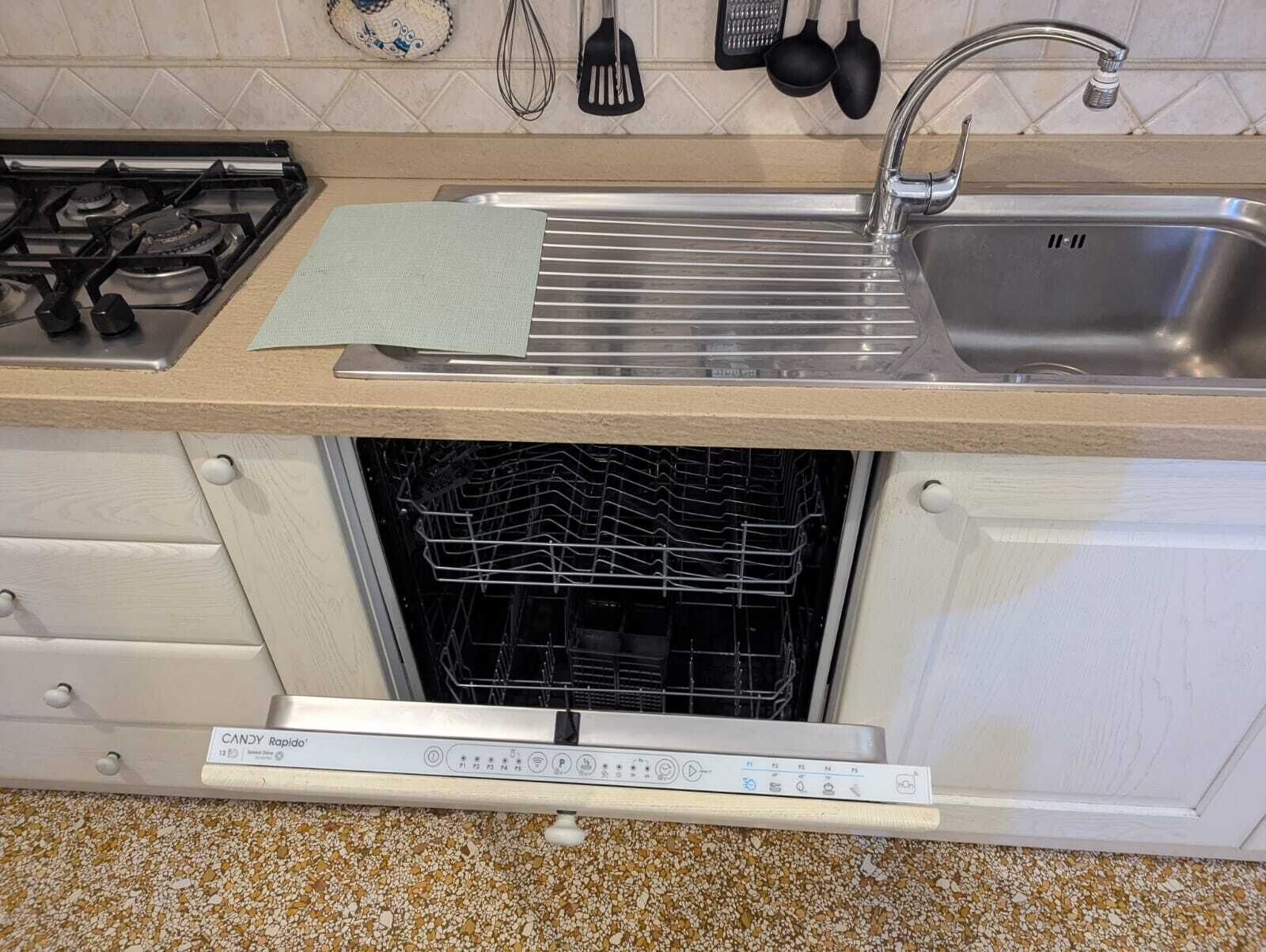 Kylskåp, mikrovågsugn, ugn och spishäll