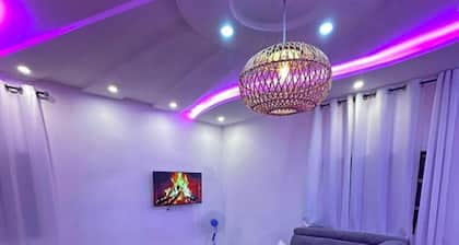 (Your stylish temporary home in Lomé)?