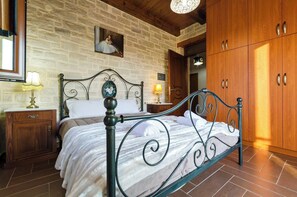 4 bedrooms, in-room safe, iron/ironing board, free WiFi