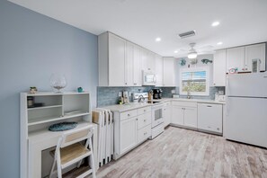 Kühlschrank, Ofen, Herdplatte, Geschirrspüler