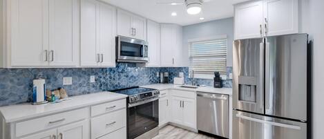 Kühlschrank, Ofen, Herdplatte, Geschirrspüler