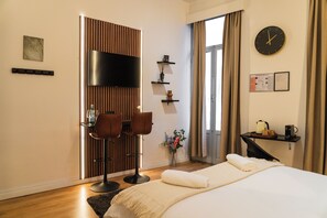 1 habitaci ón, tabla de planchar con plancha, wifi y ropa de cama 