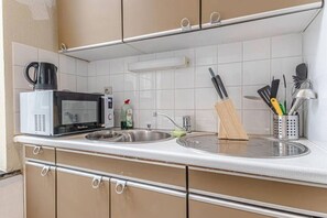 Fridge, microwave, stovetop, coffee/tea maker