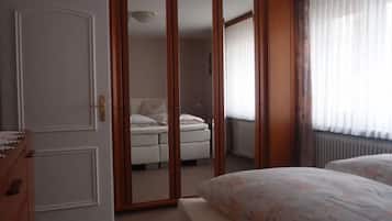 1 slaapkamer, een strijkplank/strijkijzer, wifi, beddengoed