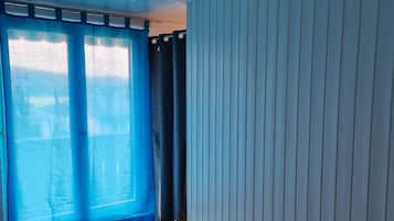 2 slaapkamers, reisbedje, gratis wifi, beddengoed